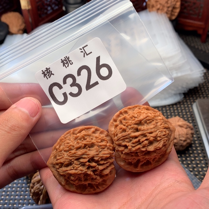 替***光文玩核桃吊坠龙莲