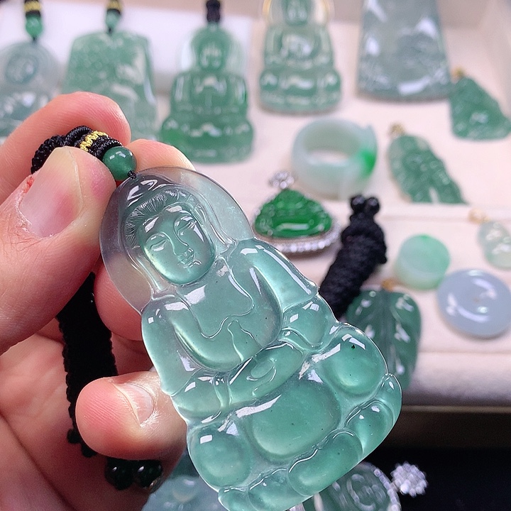 翡翠颈饰未镶嵌翡翠