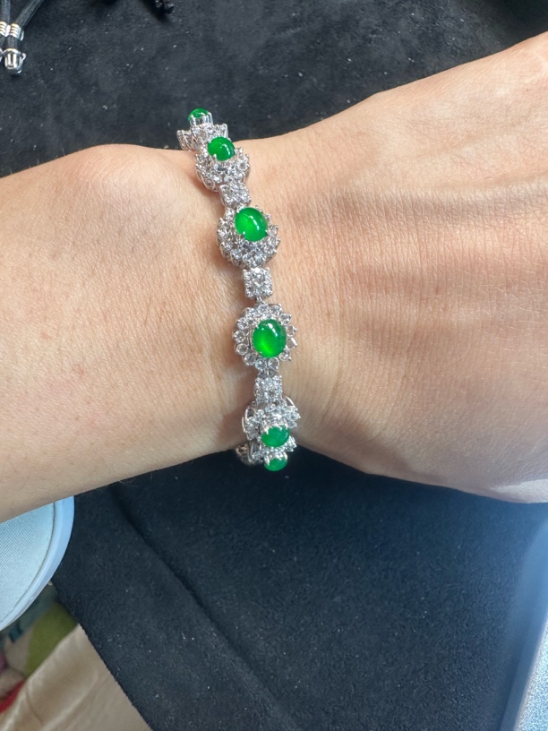 高冰正阳绿手链，性价比高，完美百搭