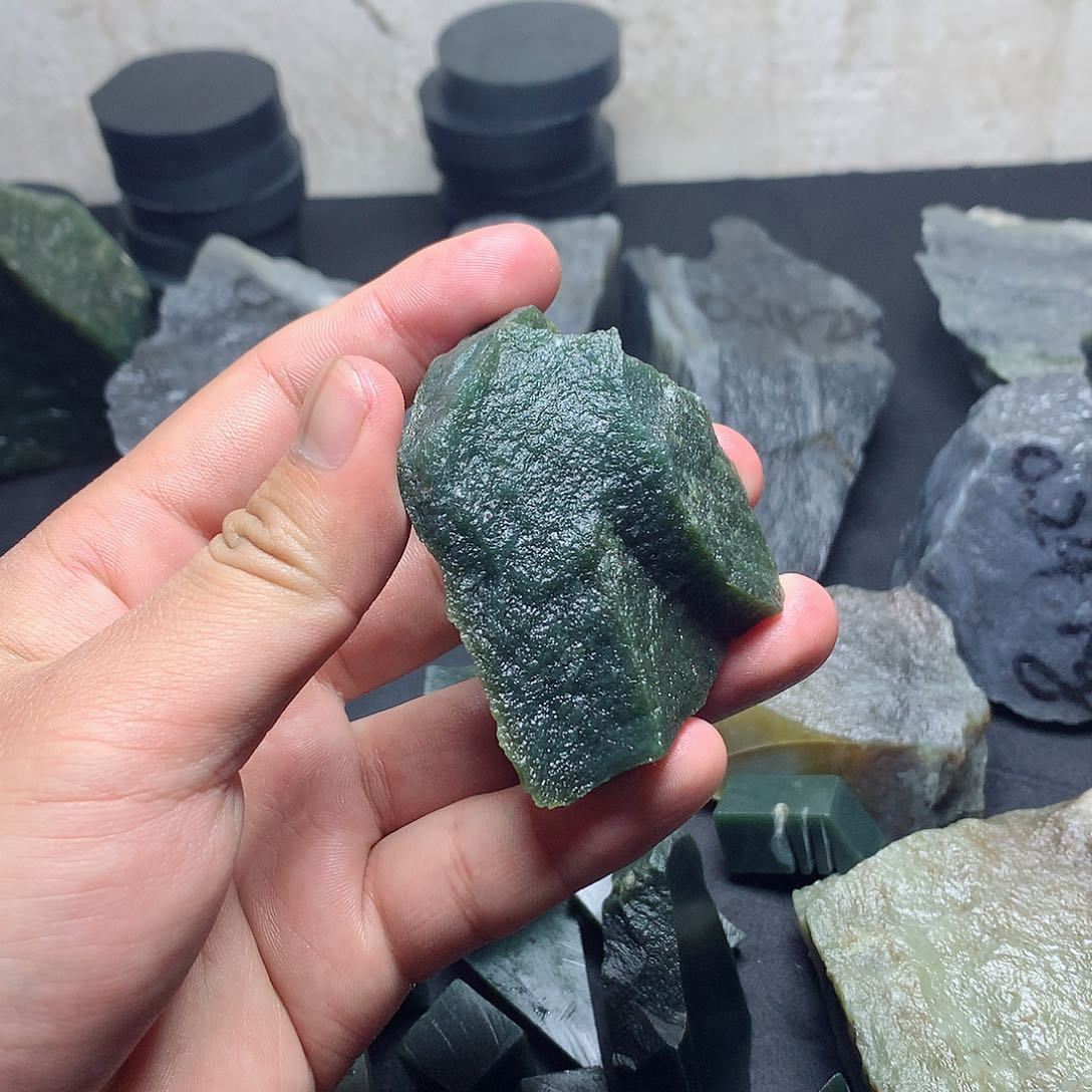 和田玉（糖玉）珠宝半成品足铂镶嵌