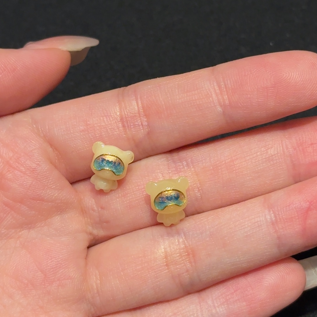 琥珀未镶嵌珠宝奇石俄料小白熊通孔(拍一发一）