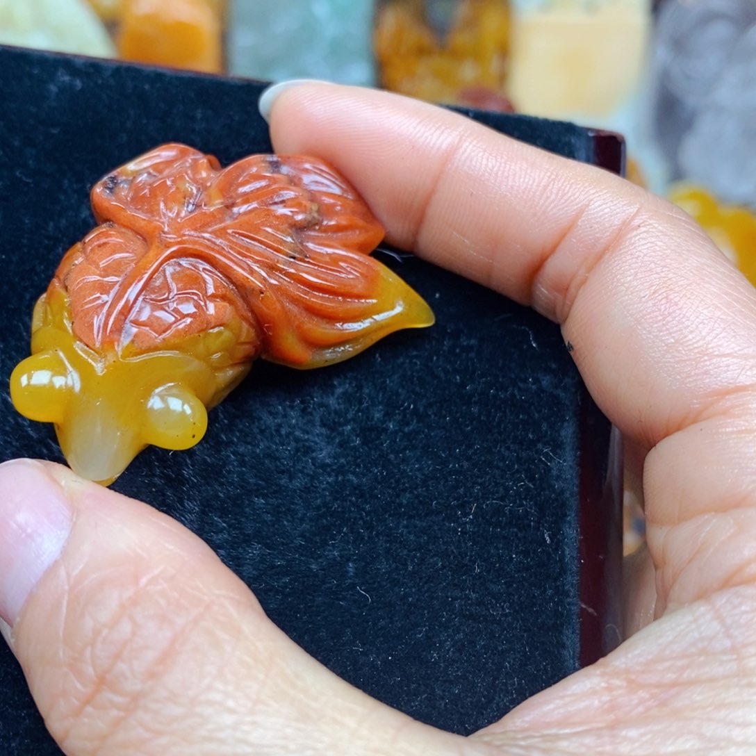 石英质玉（黄龙玉）未镶嵌颈饰