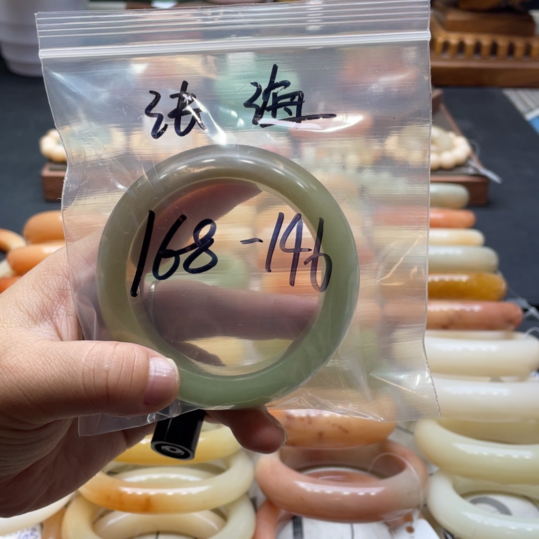 ゜***・石英岩玉未镶嵌手镯