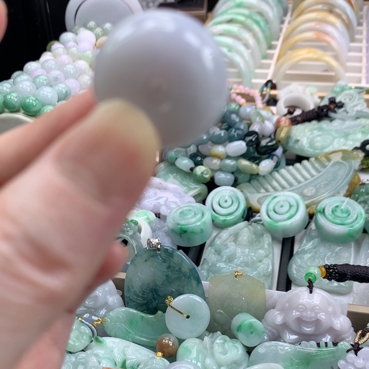 翡翠未镶嵌颈饰吊坠