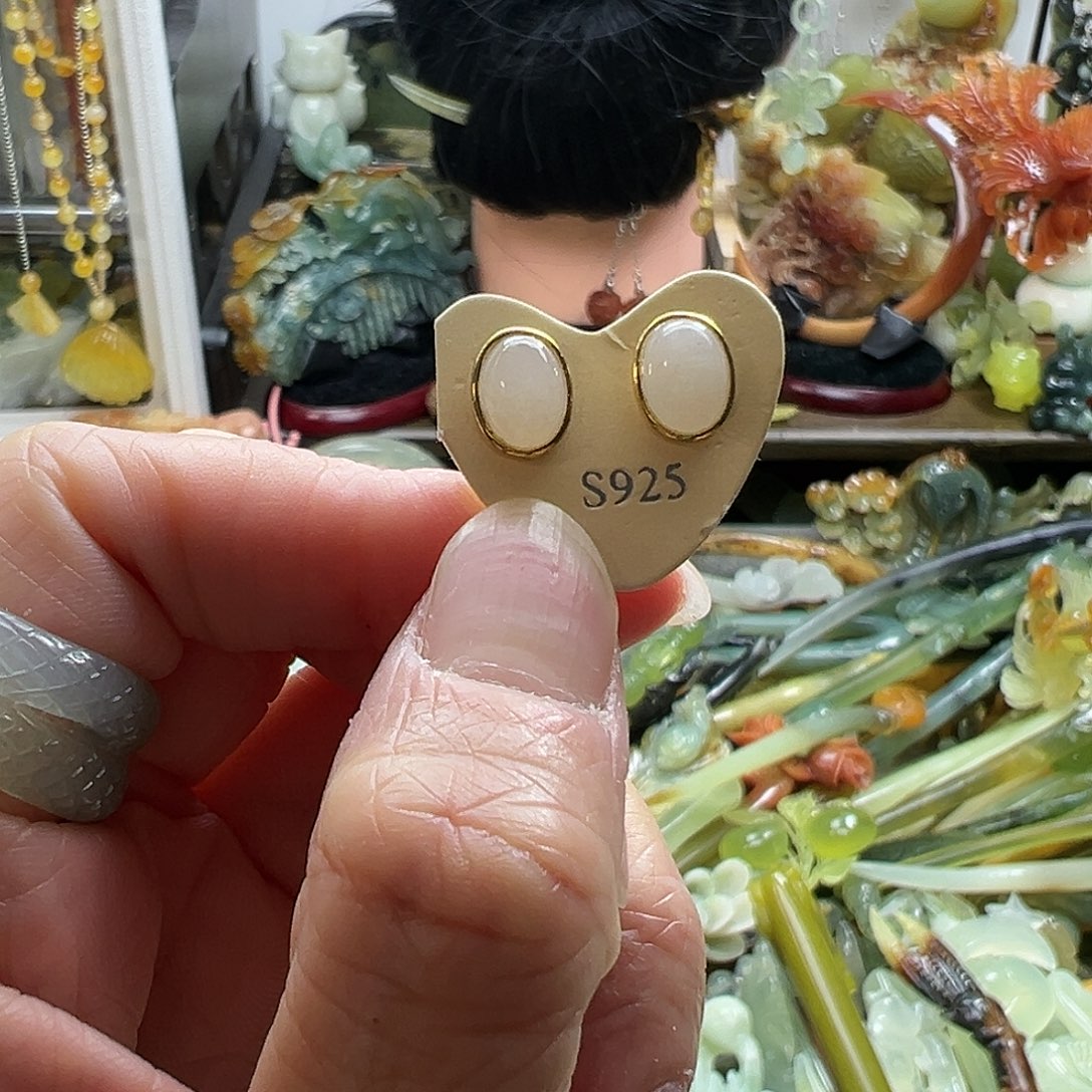 和田玉耳饰未镶嵌