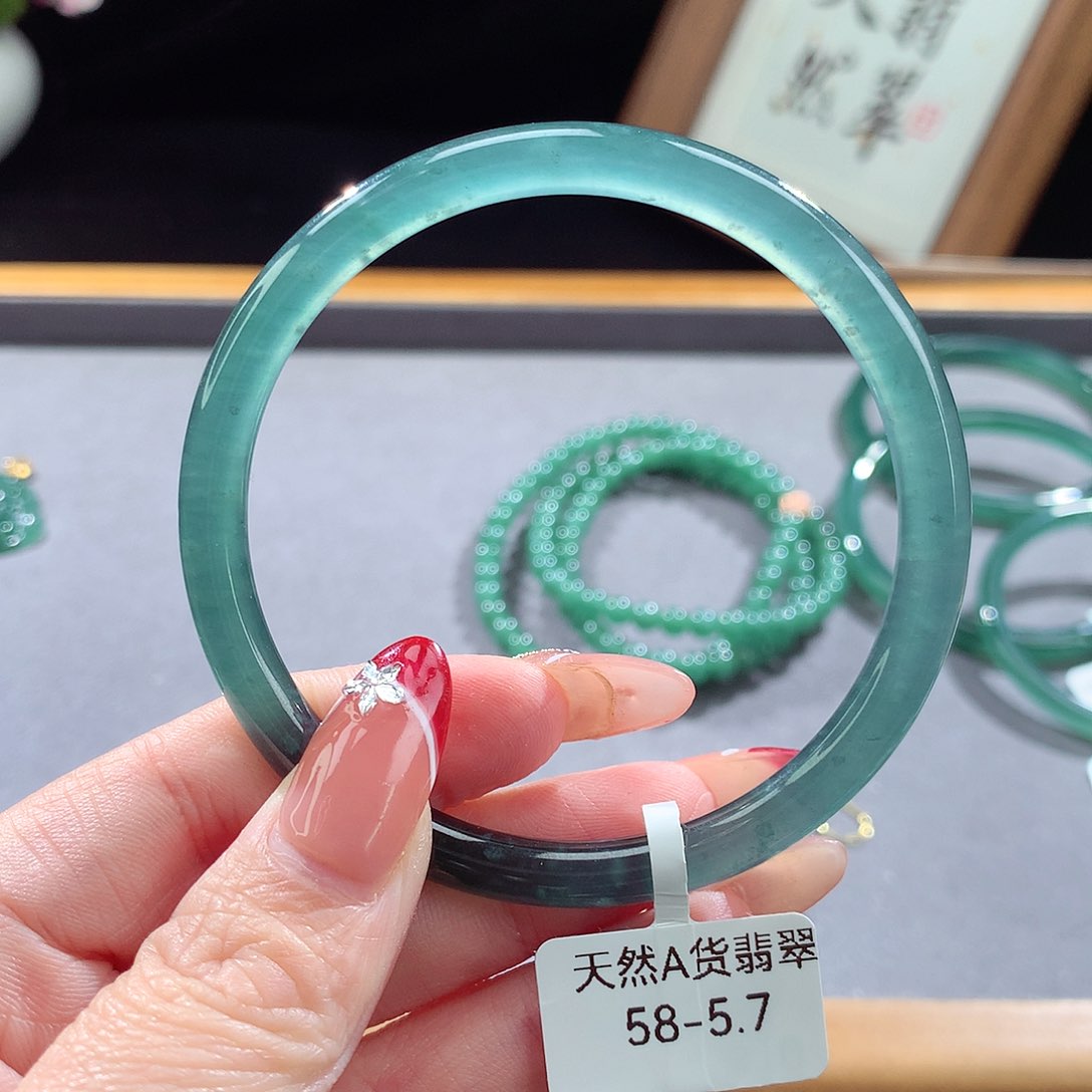 翡翠手镯（圆镯）未镶嵌