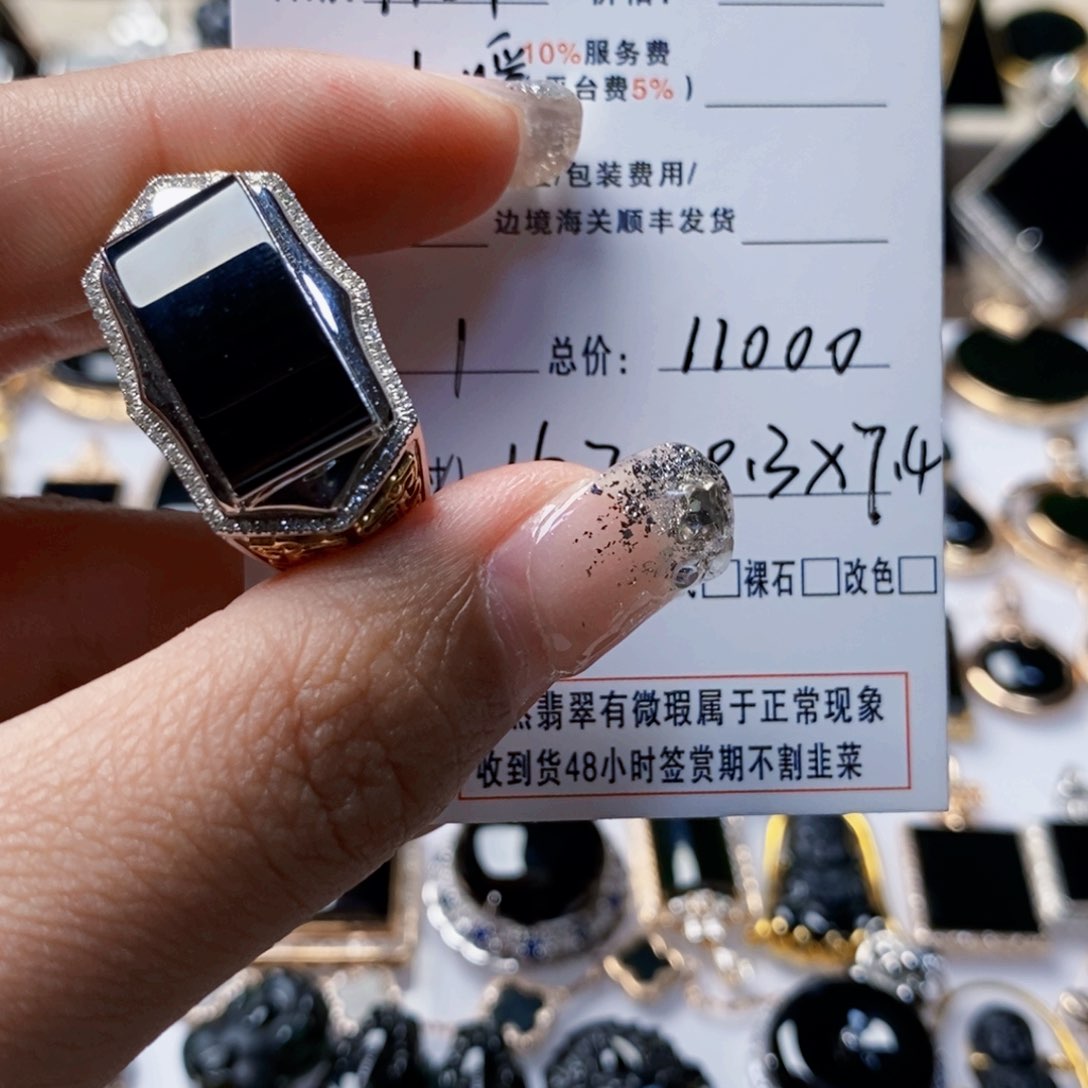 定制翡翠18K金镶嵌春*墨翠瓦片玻璃种男戒