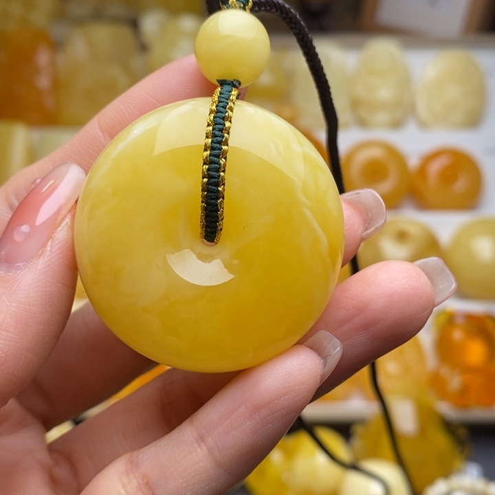 蜜蜡颈饰未镶嵌，