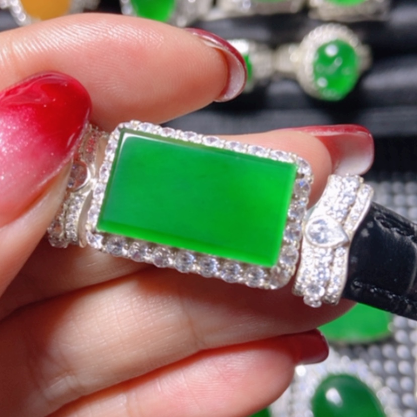 【闪购商品】翡翠颈饰银S925镶嵌翡翠