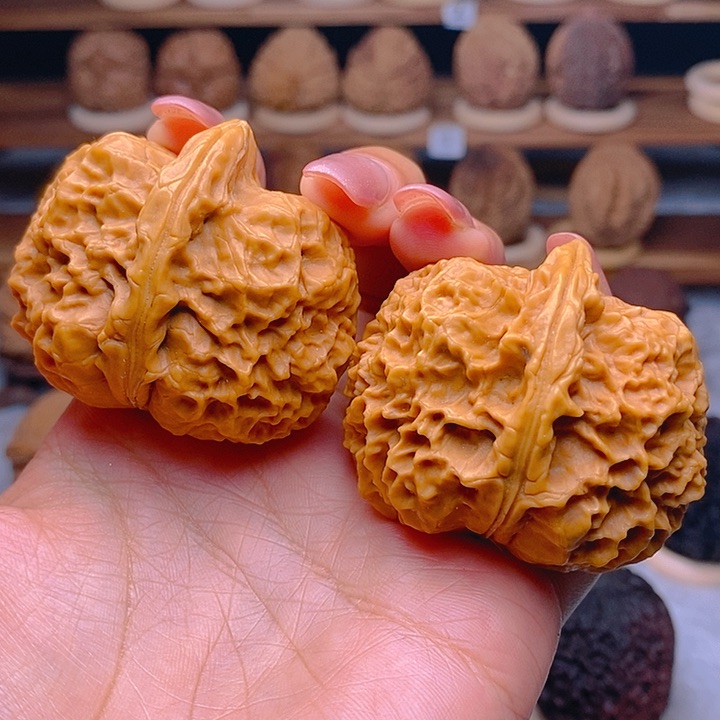 桃核把件云铁火麒麟50mm