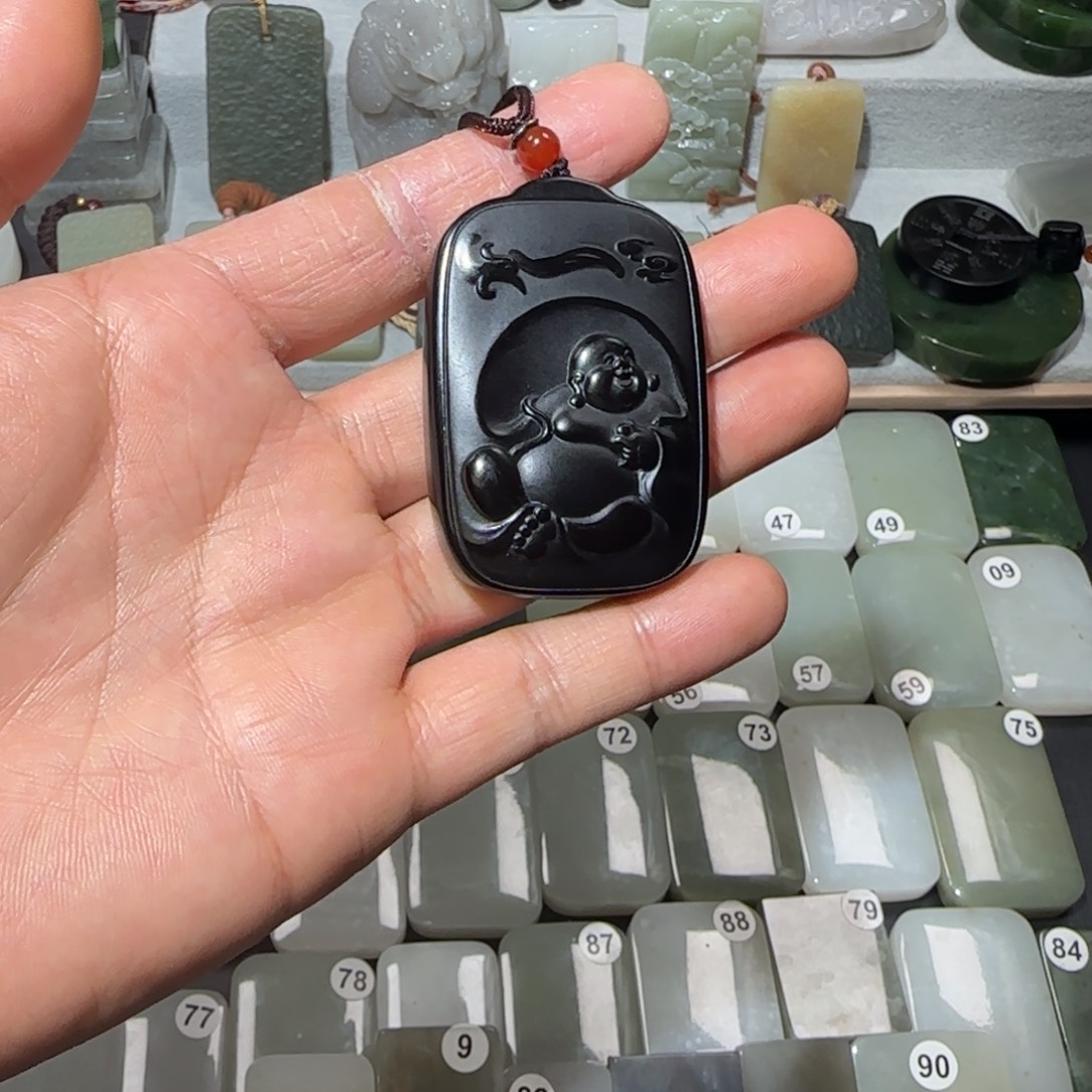 和田玉（墨玉）未镶嵌颈饰