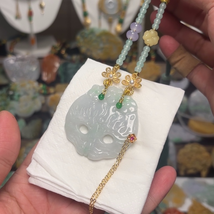 翡翠颈饰未镶嵌吊坠