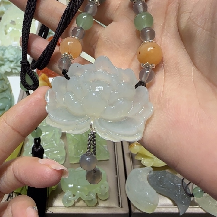 蛇纹石玉吊坠未镶嵌