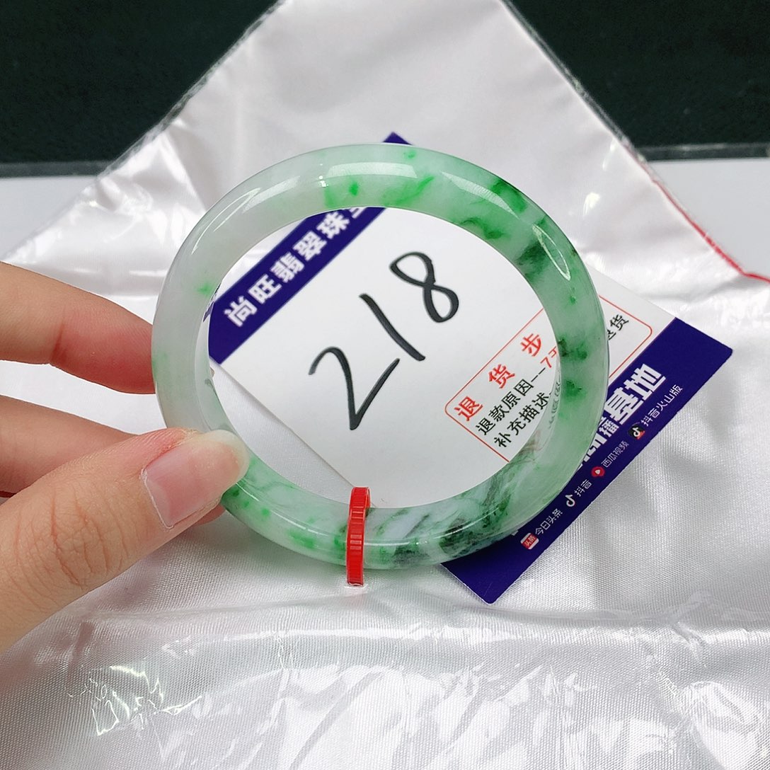 翡翠手镯未镶嵌翡翠12