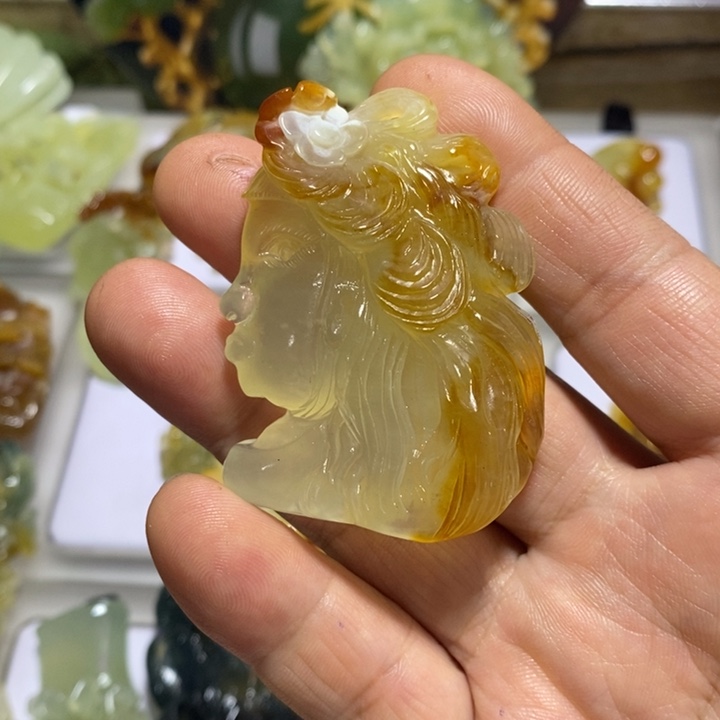 蛇纹石玉未镶嵌颈饰