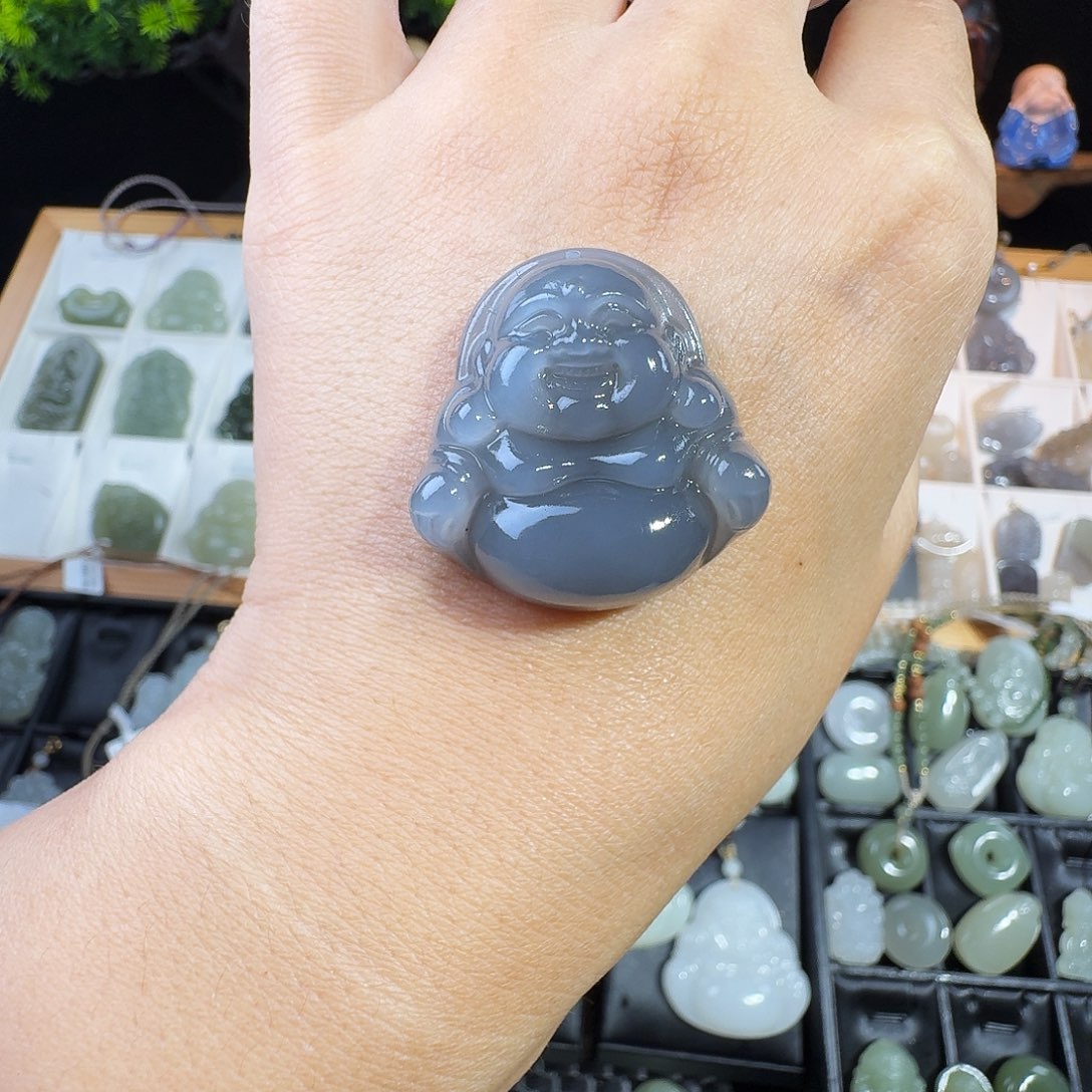 沈***）颈饰未镶嵌和田玉