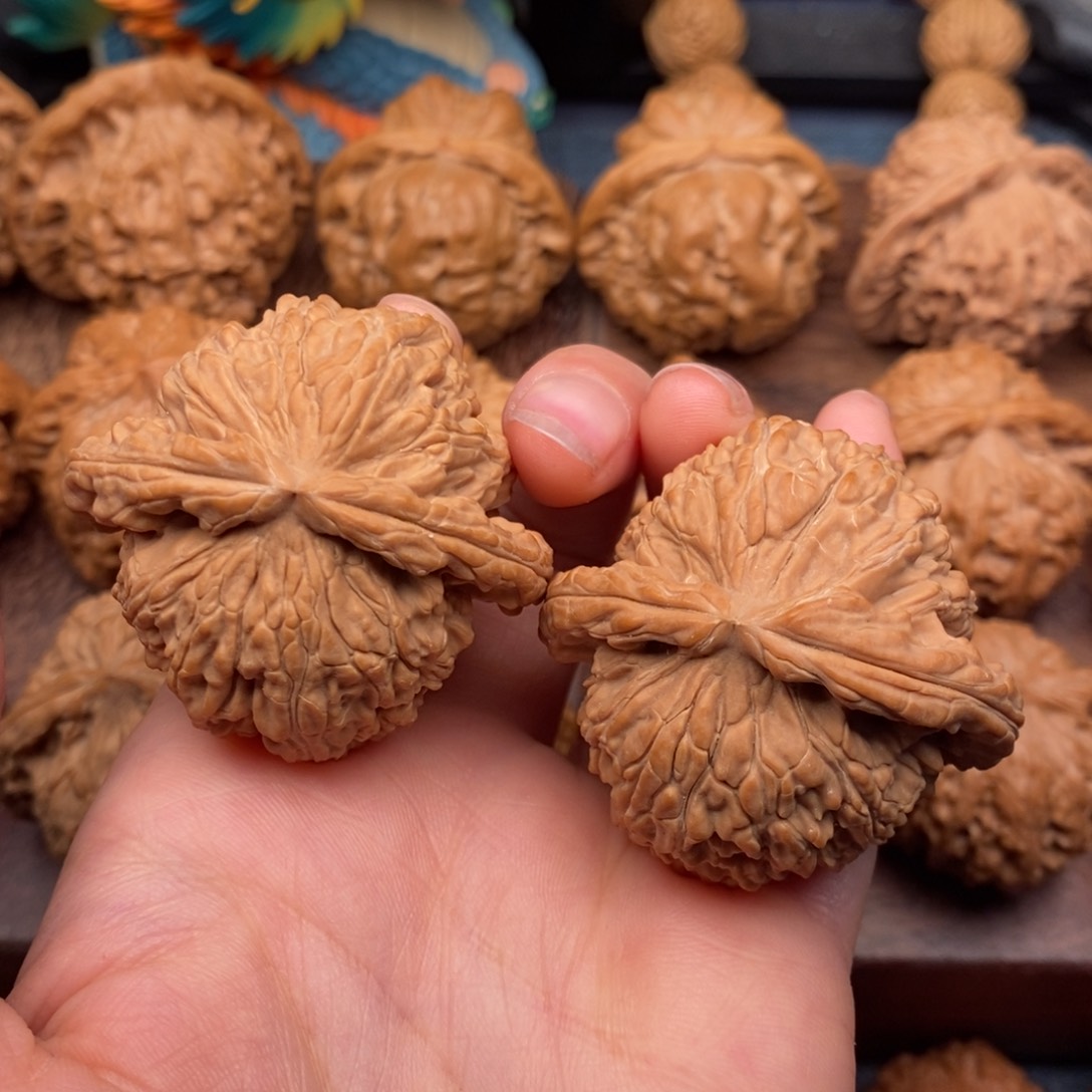 文玩核桃把件44全品球白，精配毕业对