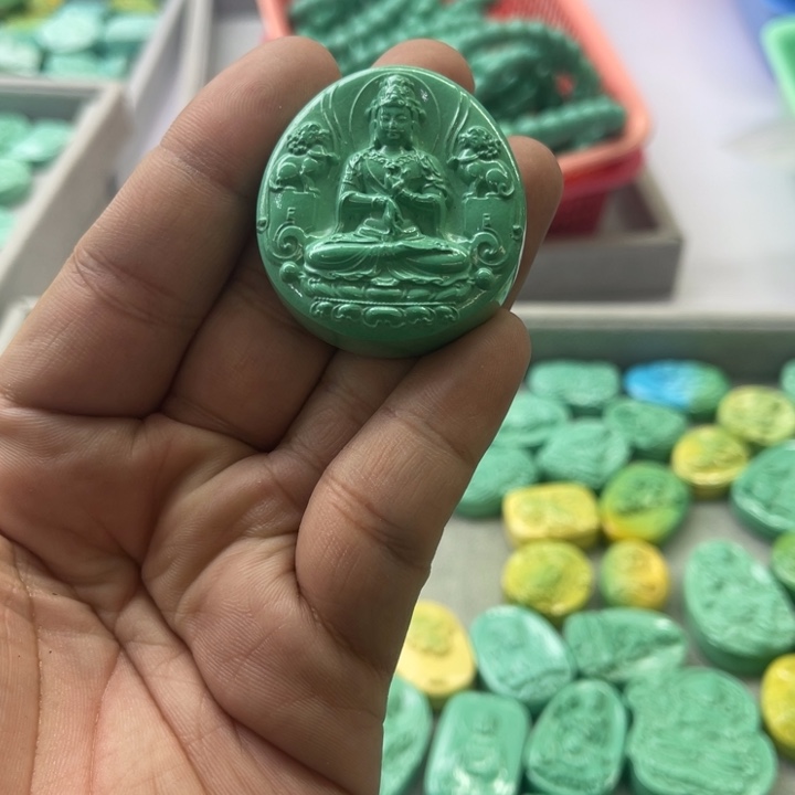 高瓷精品雕刻精美