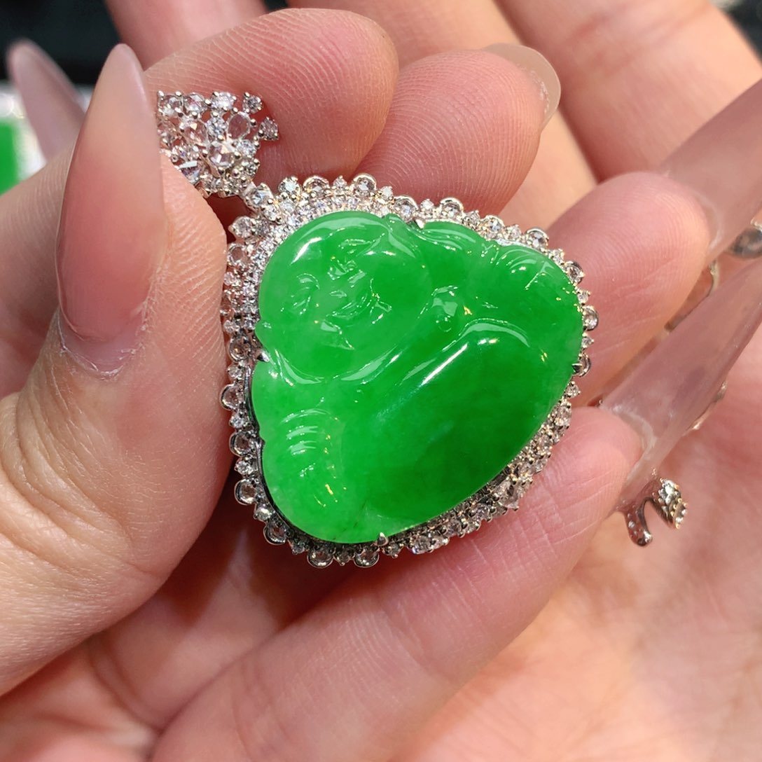 翡翠18K金镶嵌颈饰心**?翡翠