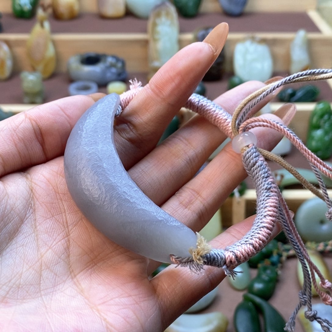 和田玉颈饰未镶嵌大****子