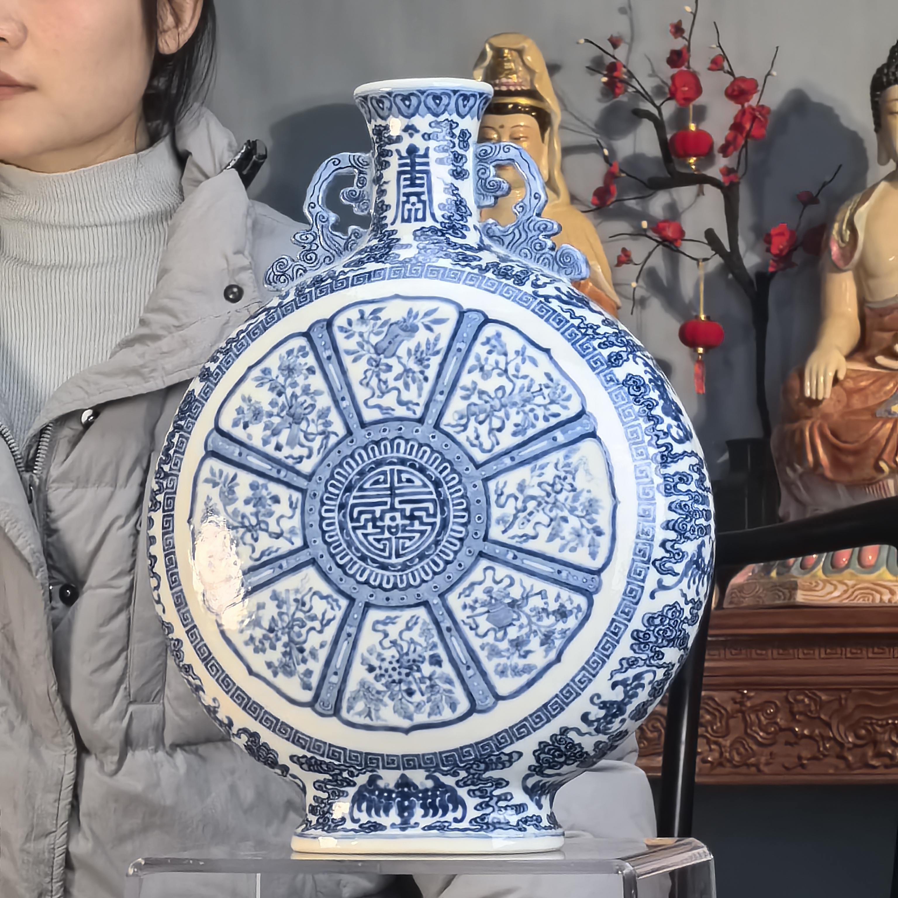 青花暗八仙花卉双耳抱月瓶