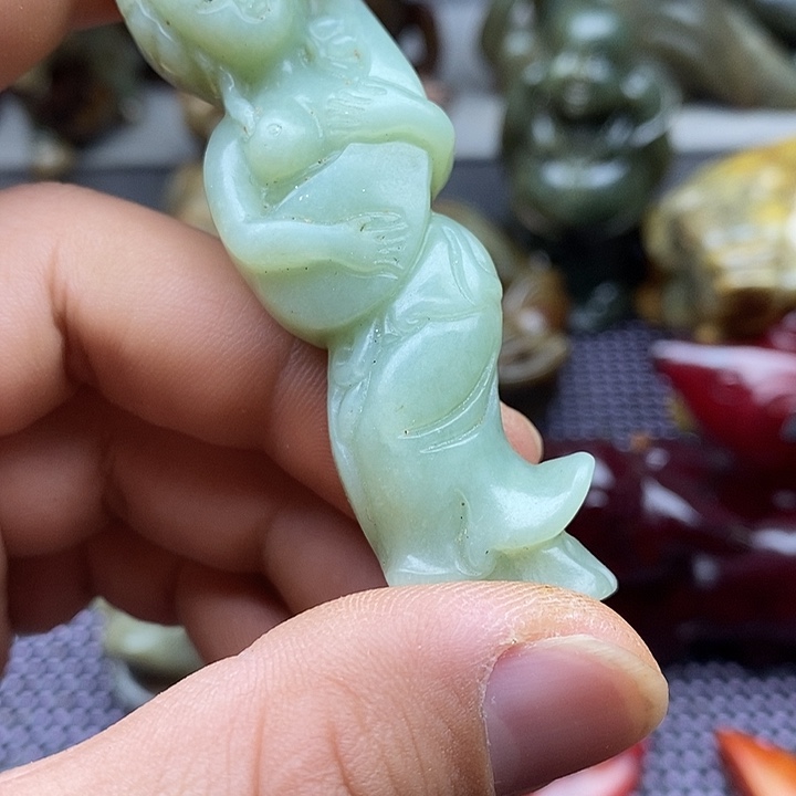 蛇纹石玉未镶嵌颈饰
