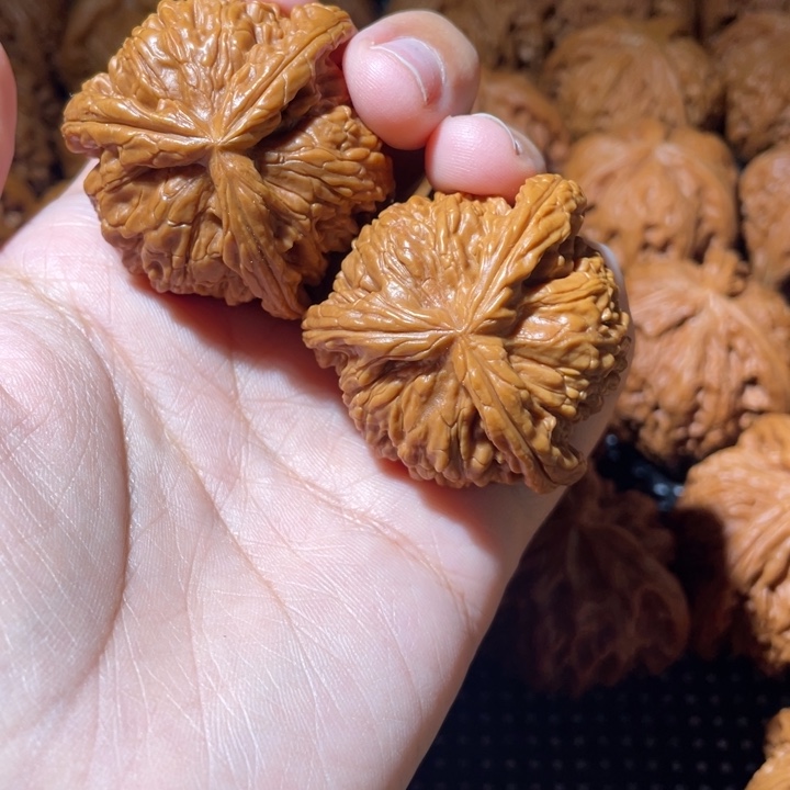 杰***哥吊坠桃核小妹三棱