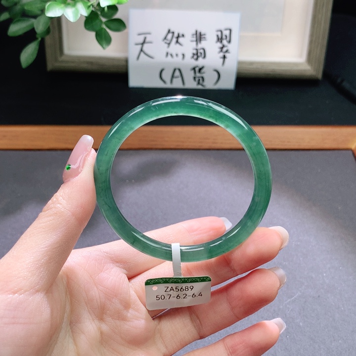 翡翠手镯未镶嵌天然翡翠手镯