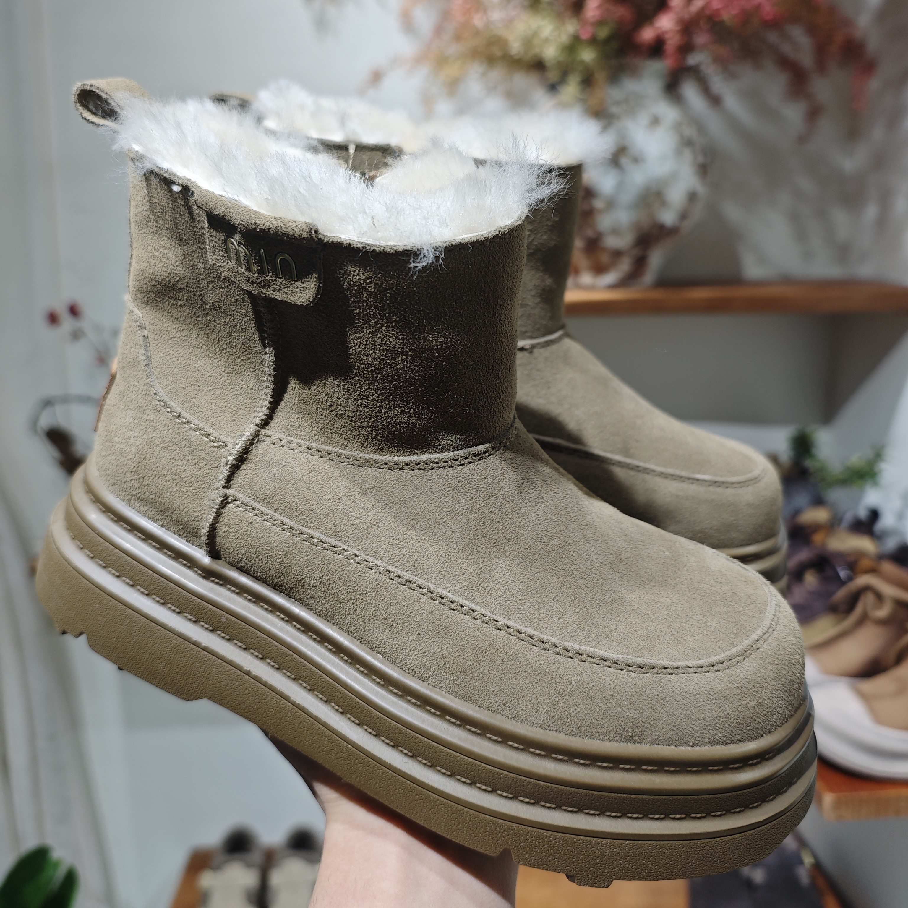 特价断码真皮牛反绒羊毛款马丁靴款式