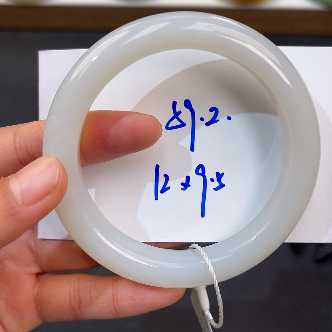 Y***.和田玉未镶嵌手镯