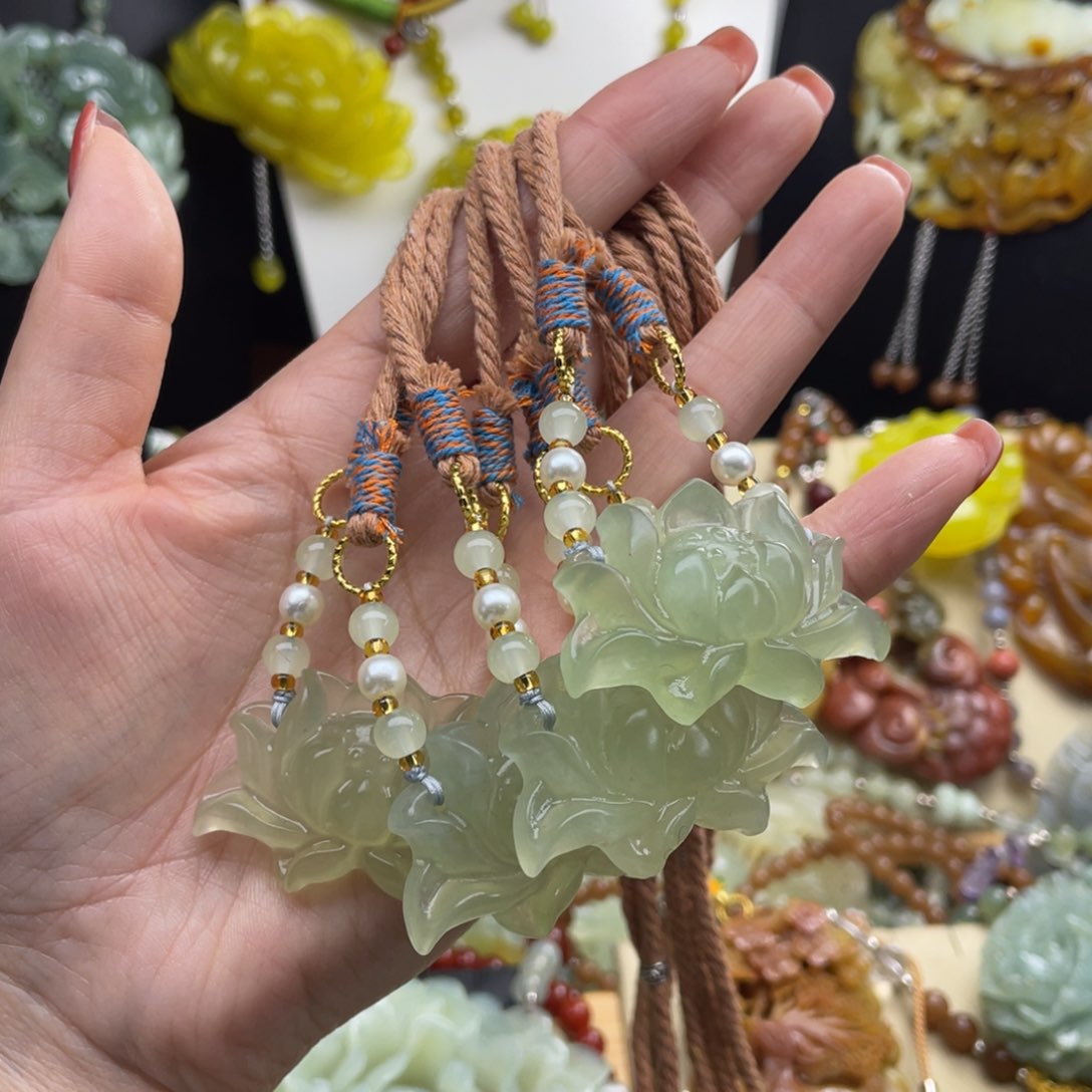 未镶嵌蛇纹石玉颈饰