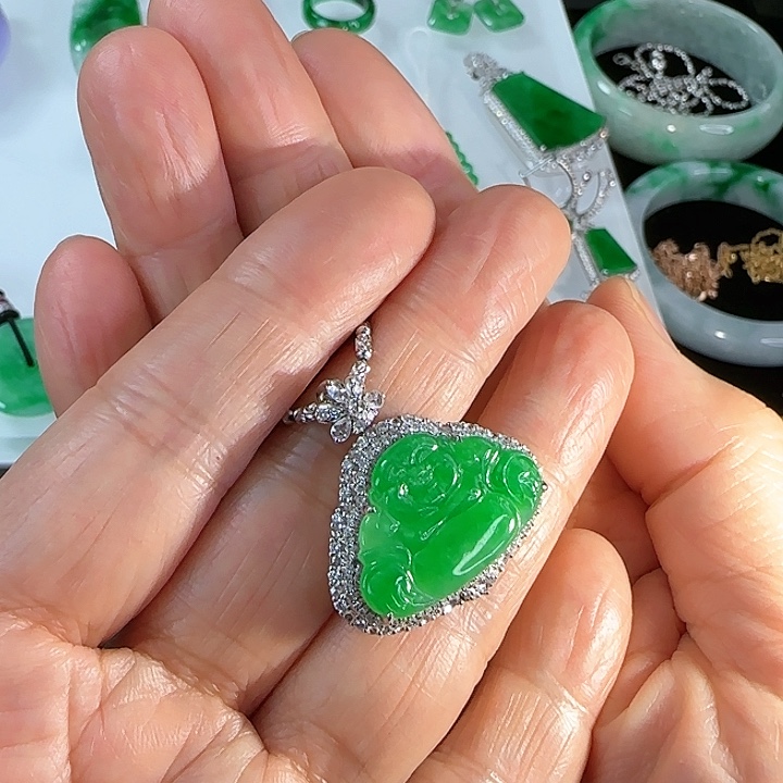 翡翠颈饰18K金镶嵌佛公