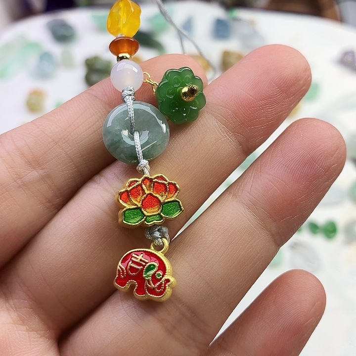 翡翠未镶嵌颈饰荷花红象