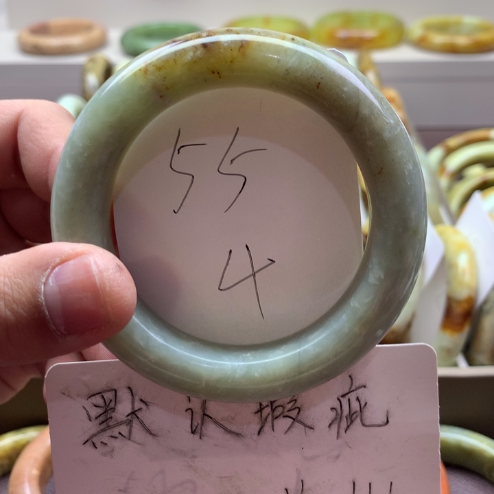 蛇纹石玉手镯未镶嵌