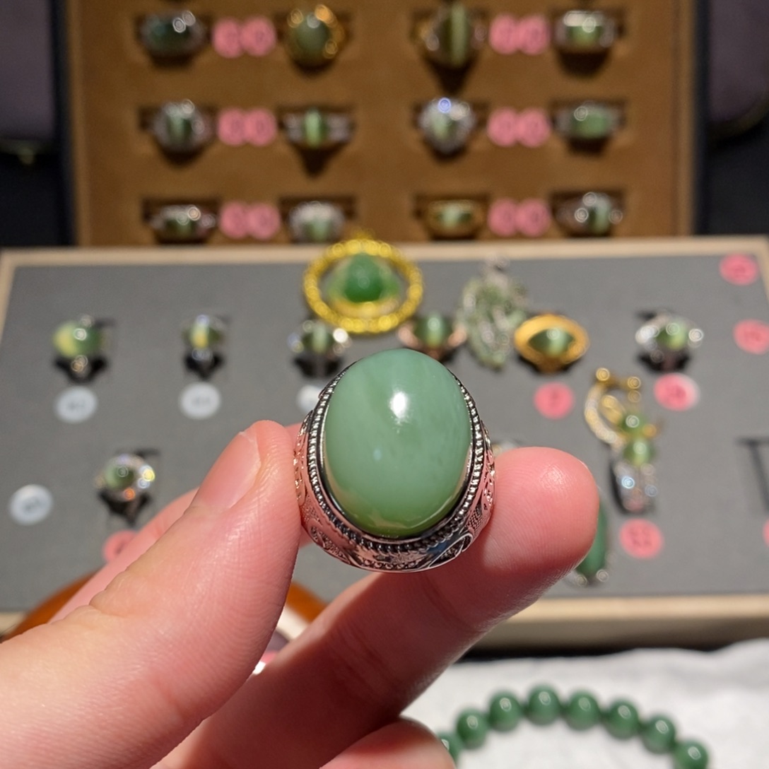 和田玉未镶嵌戒指