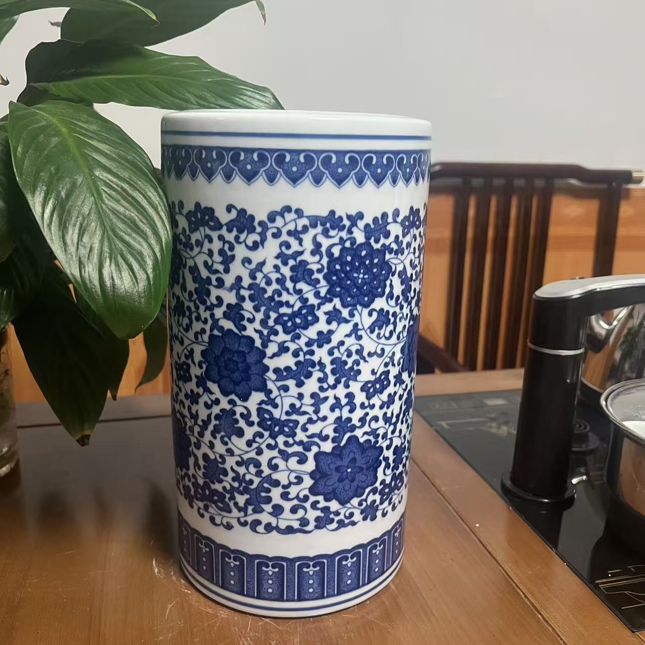 景德镇青花缠枝箭筒