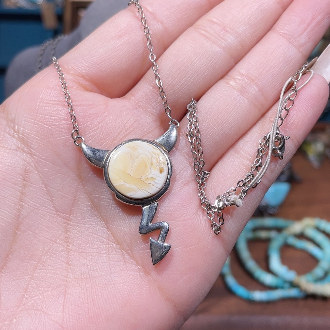 N***a琥珀银S925镶嵌颈饰吊坠