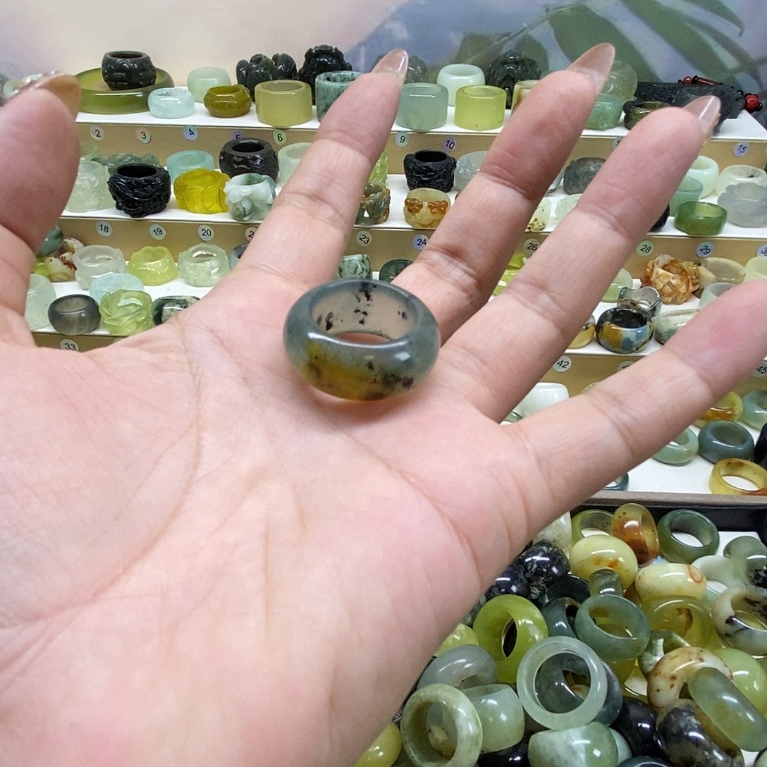 星***言岫玉未镶嵌天然玉石戒指岫玉