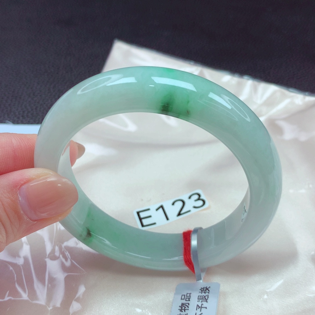 翡翠手镯未镶嵌手镯88