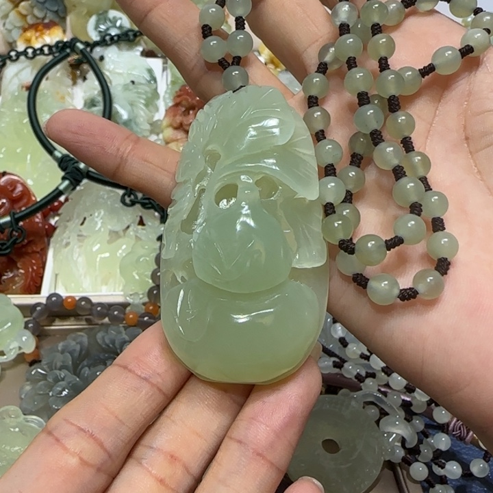 蛇纹石玉吊坠未镶嵌