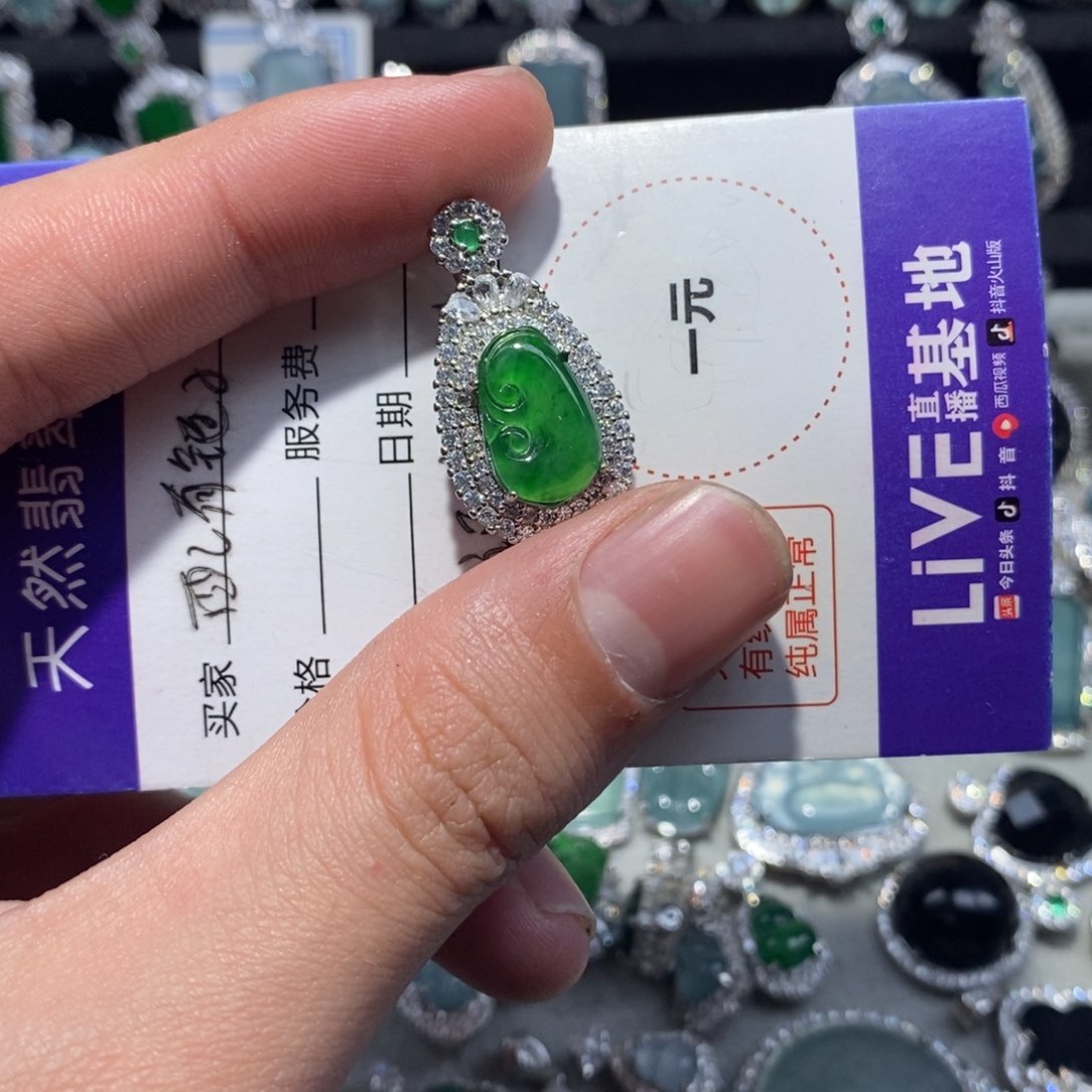 翡翠颈饰未镶嵌翡翠