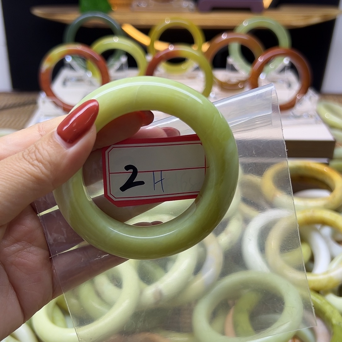 H***岫玉未镶嵌手镯岫