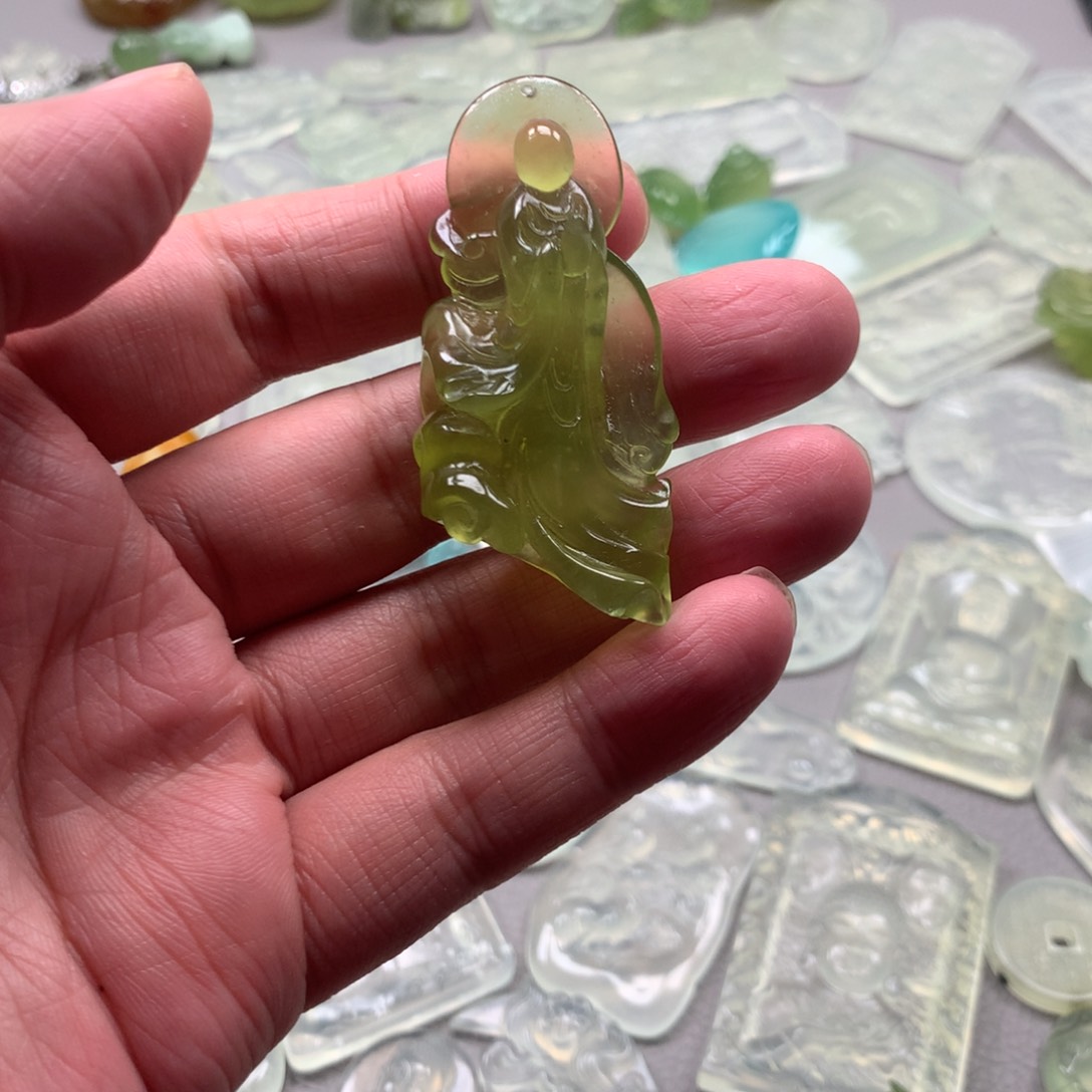 蛇纹石玉颈饰未镶嵌