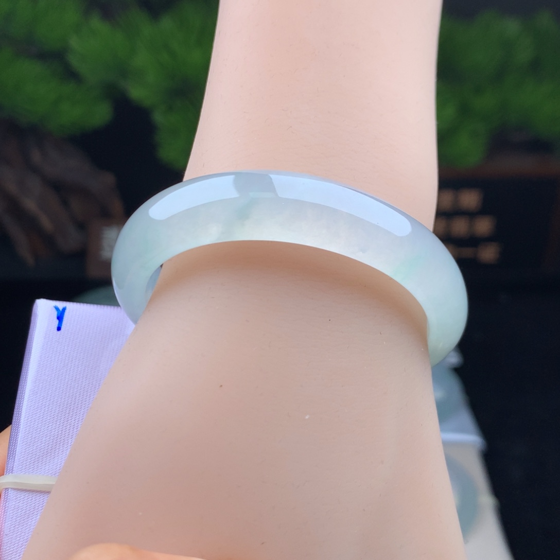 翡翠手镯未镶嵌手镯