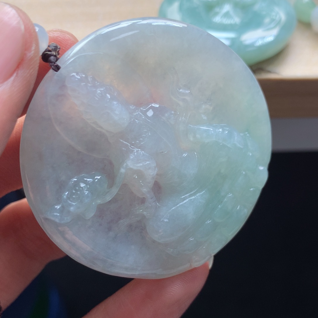 颈饰未镶嵌翡翠?***海吊坠