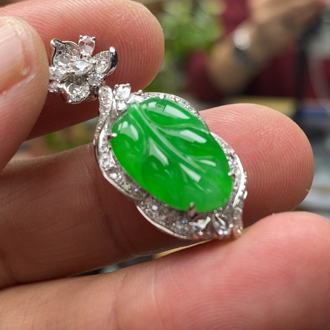 翡翠颈饰18K金镶嵌挂件
