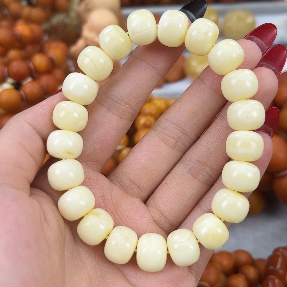 琥珀颈饰未镶嵌蜜蜡