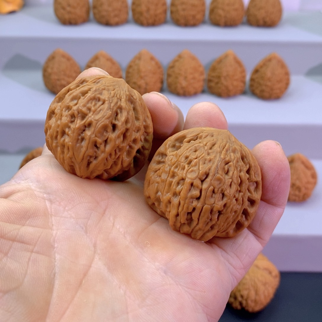 文玩核桃把件40全品原桩铁锤