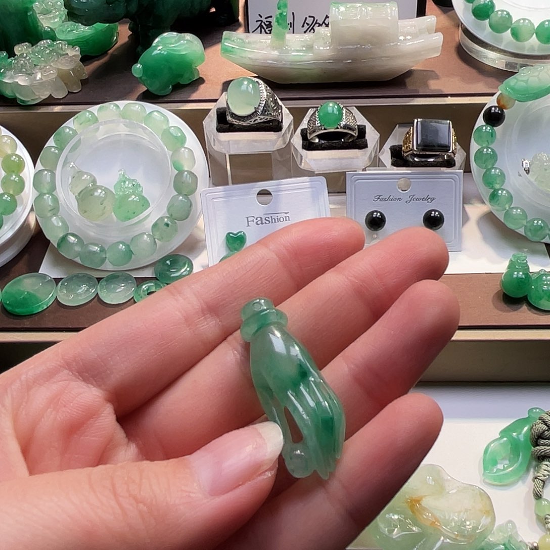 石英质玉未镶嵌吊坠