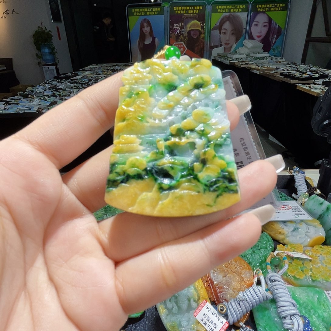 颈饰未镶嵌翡翠一